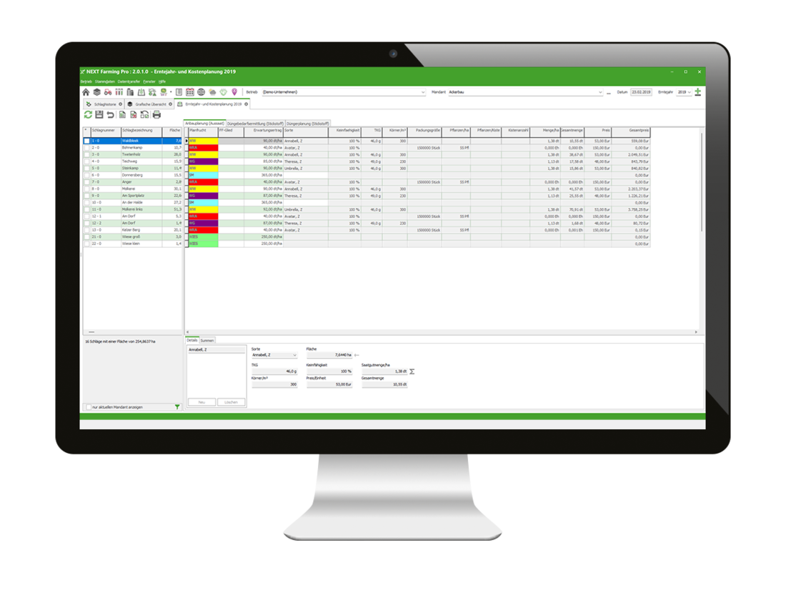 Computerbildschirm zeigt eine Erntejahr und -kostenplanung in NEXT Farming Pro